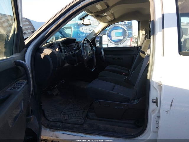 43955152 :رقم المزاد ، 1GB4K0CL0BF152852 vin ، 2011 Chevrolet Silverado 3500hd Chassis Lt1 مزاد بيع