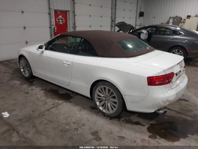 2011 AUDI A5 WAUJFAFH8BN014270 Photo 2