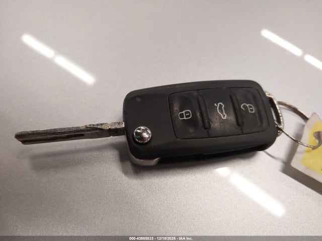 1VWAS7A32FC012459 Volkswagen Passat 1.8t Wolfsburg Edition