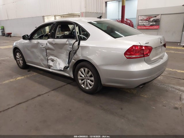 1VWAS7A32FC012459 Volkswagen Passat 1.8t Wolfsburg Edition