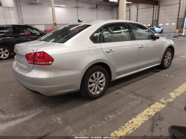 1VWAS7A32FC012459 Volkswagen Passat 1.8t Wolfsburg Edition