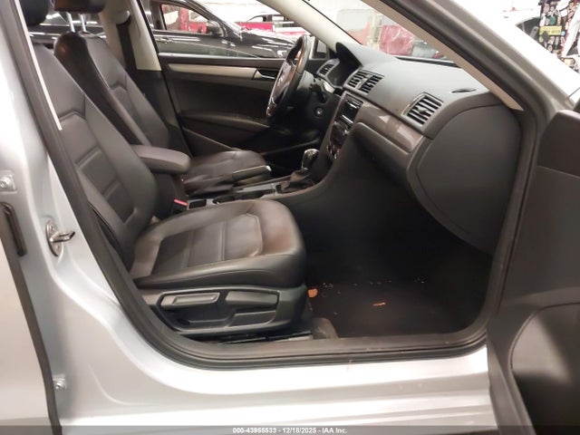 1VWAS7A32FC012459 Volkswagen Passat 1.8t Wolfsburg Edition