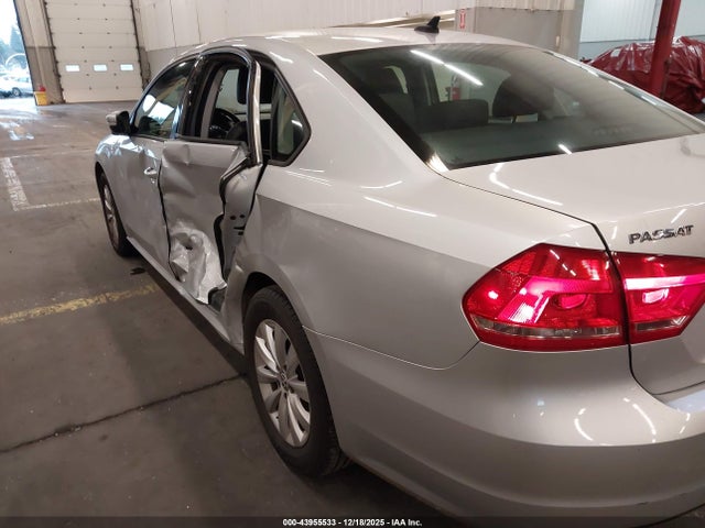 1VWAS7A32FC012459 Volkswagen Passat 1.8t Wolfsburg Edition