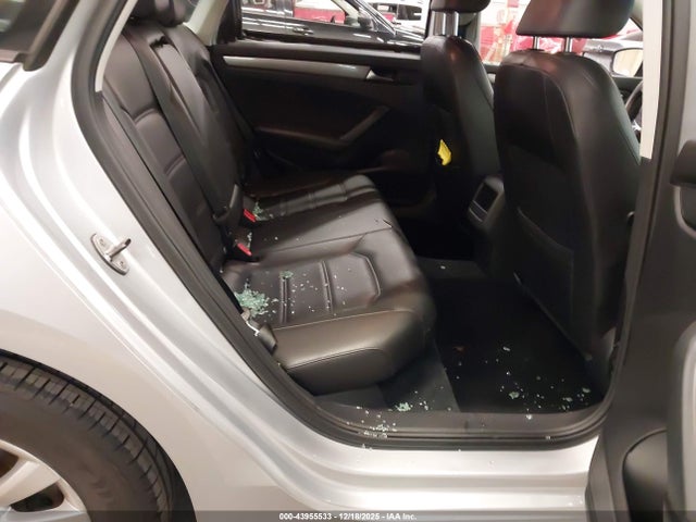 1VWAS7A32FC012459 Volkswagen Passat 1.8t Wolfsburg Edition