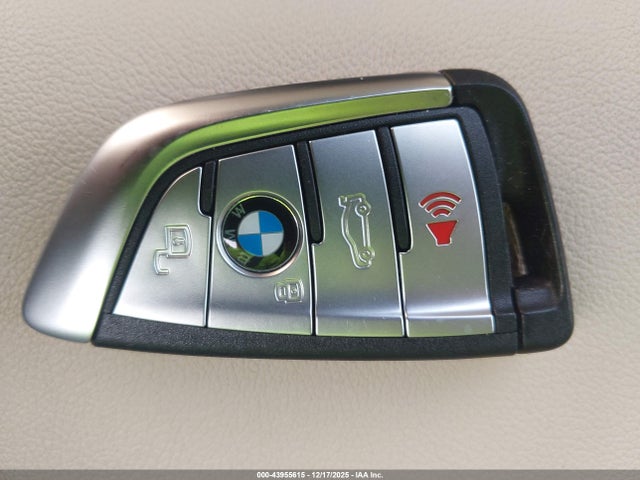 2021 BMW X5 5UXCR6C06M9E22651 Photo 10