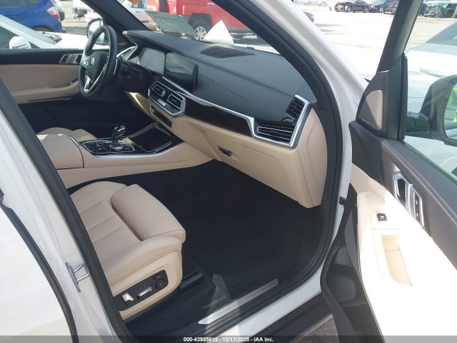 2021 BMW X5 5UXCR6C06M9E22651 Photo 4