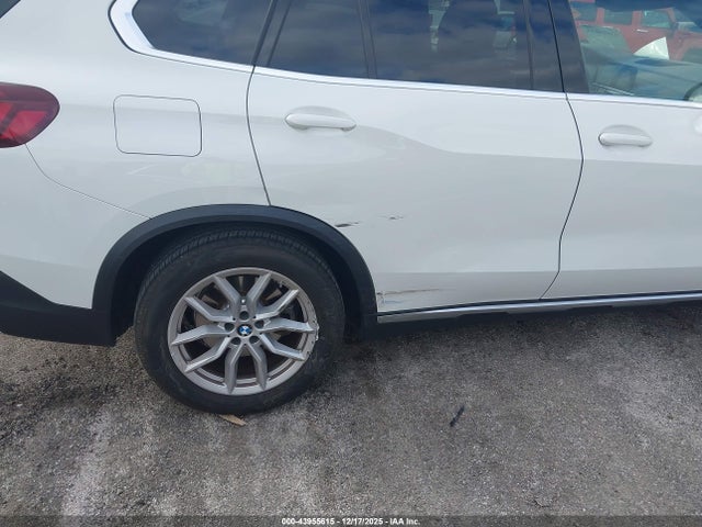 2021 BMW X5 5UXCR6C06M9E22651 Photo 5