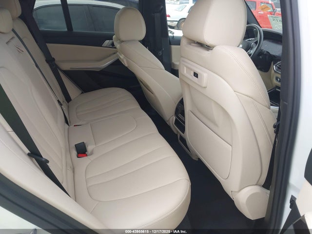 2021 BMW X5 5UXCR6C06M9E22651 Photo 7