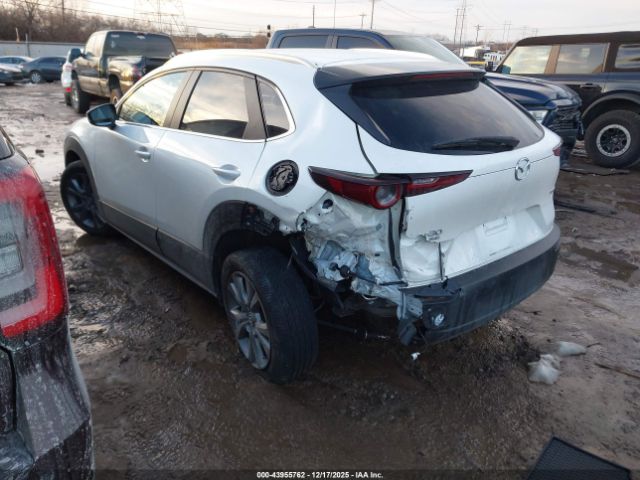 2022 MAZDA CX-30 3MVDMBCLXNM424571 Photo 2