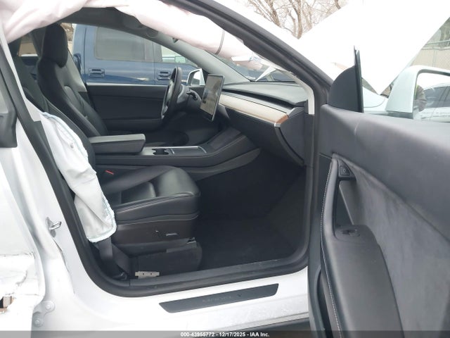 2022 TESLA MODEL Y 7SAYGDEE9NF364519 Photo 4