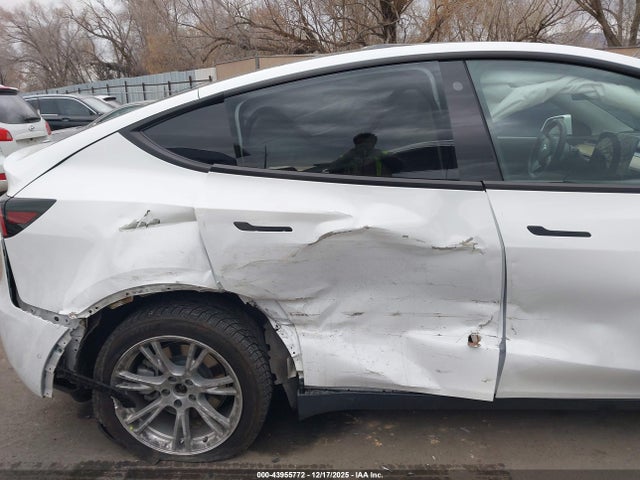 2022 TESLA MODEL Y 7SAYGDEE9NF364519 Photo 5