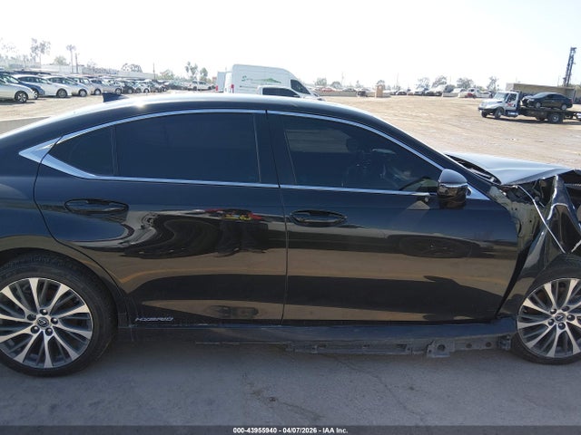 Lexus ES 300H 2021 58ADA1C10MU012757 Image 13