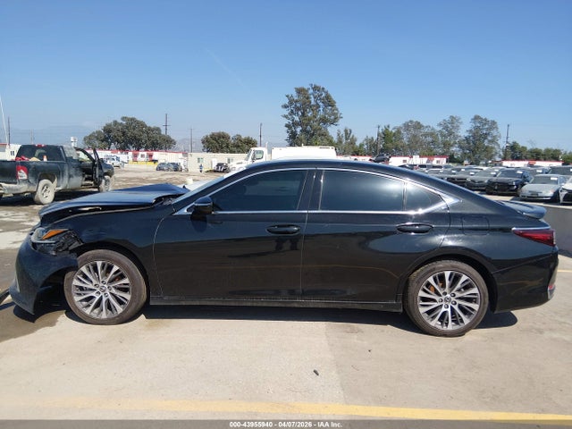 Lexus ES 300H 2021 58ADA1C10MU012757 Image 14
