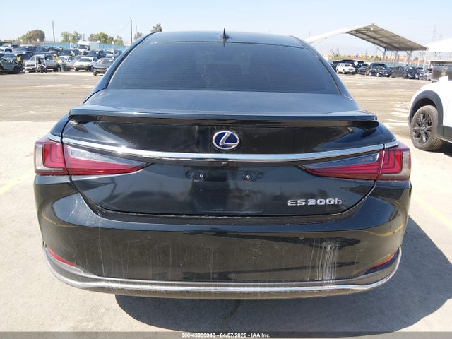 Lexus ES 300H 2021 58ADA1C10MU012757 Image 16