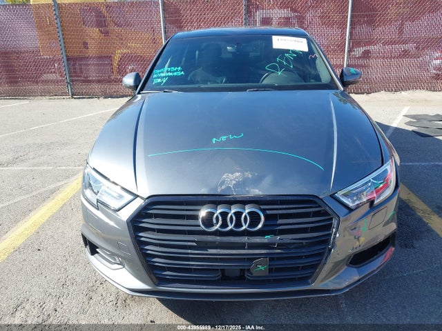 WAUAUGFF1KA125130 Audi A3 40 Titanium Premium