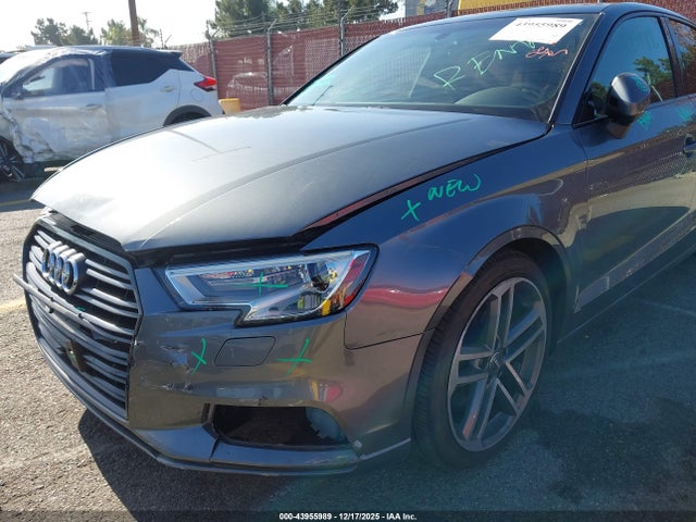WAUAUGFF1KA125130 Audi A3 40 Titanium Premium
