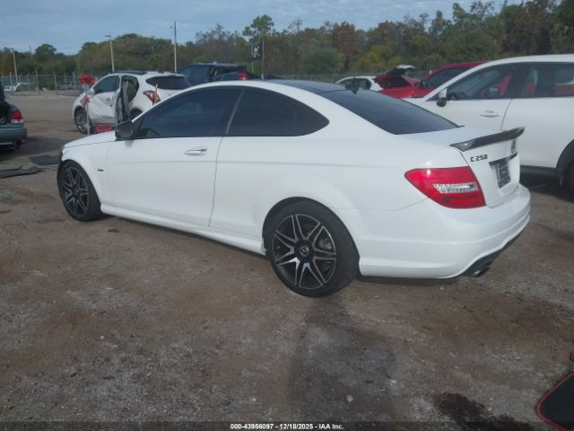 2014 MERCEDES-BENZ C 250 WDDGJ4HB7EG204436 Photo 2