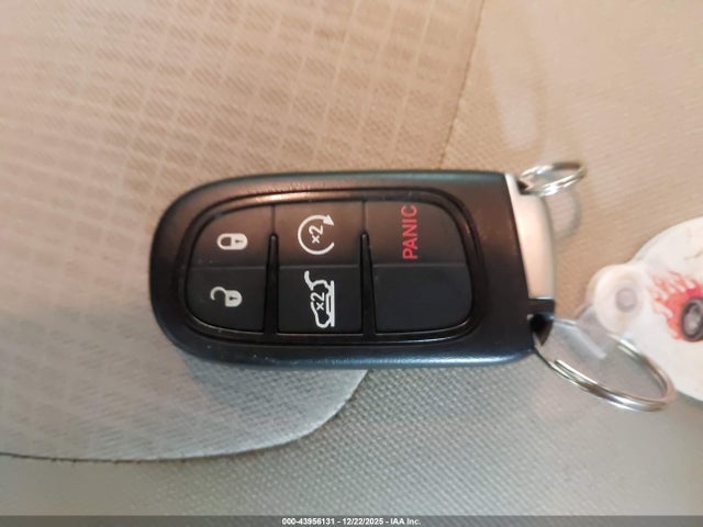 Jeep Cherokee Latitude 2016 1C4PJMCS5GW360775 Image 11