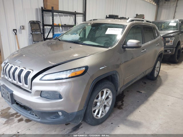 Jeep Cherokee Latitude 2016 1C4PJMCS5GW360775 Image 2