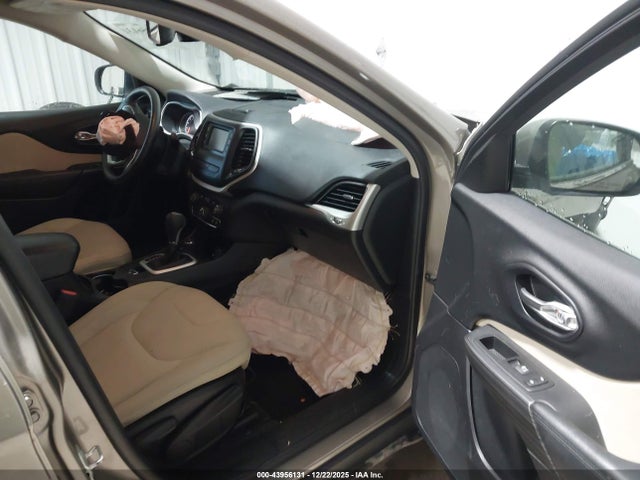 Jeep Cherokee Latitude 2016 1C4PJMCS5GW360775 Image 5