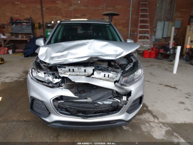 KL7CJNSB2JB583082 Chevrolet TRAX LS