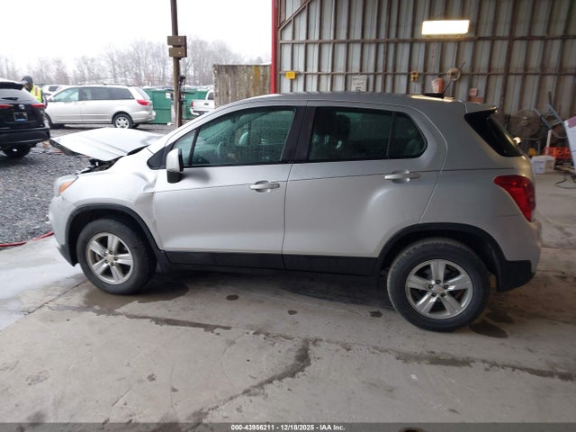 KL7CJNSB2JB583082 Chevrolet TRAX LS