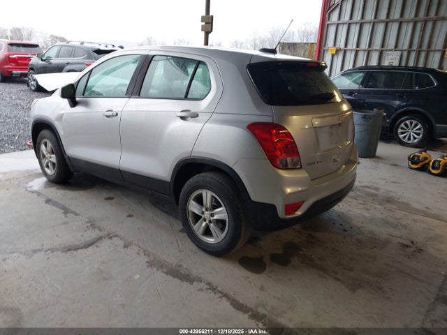KL7CJNSB2JB583082 Chevrolet TRAX LS