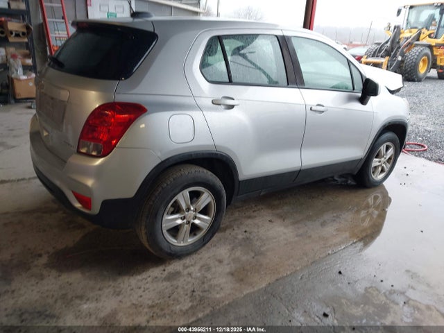 KL7CJNSB2JB583082 Chevrolet TRAX LS