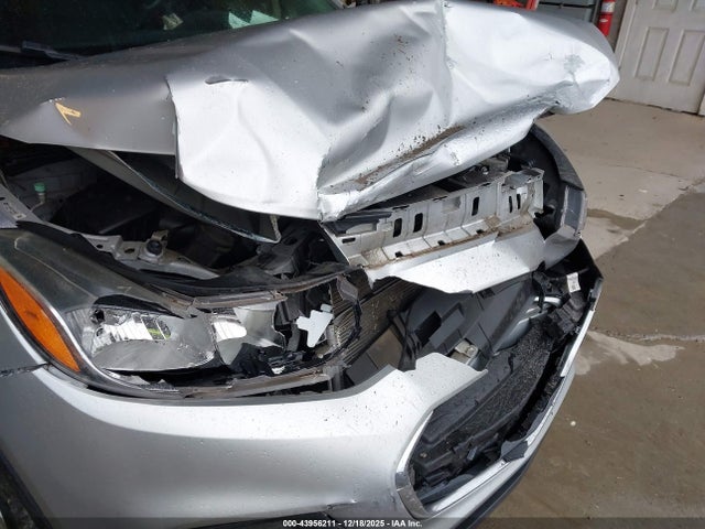 KL7CJNSB2JB583082 Chevrolet TRAX LS