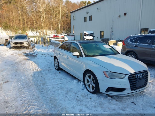 2015 AUDI A3 WAUACGFF8F1128695 Photo 0