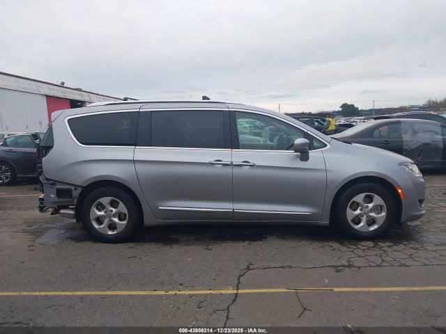 2C4RC1L74JR230113 Chrysler Pacifica Hybrid Touring L