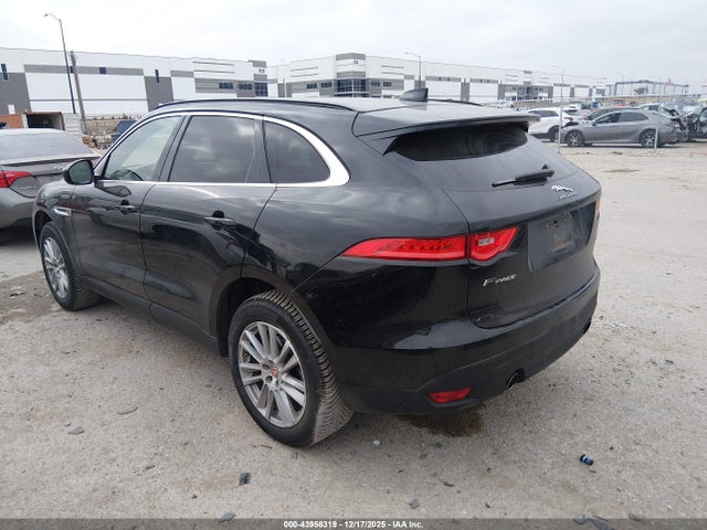 2017 JAGUAR F-PACE SADCK2BVXHA890433 Photo 2