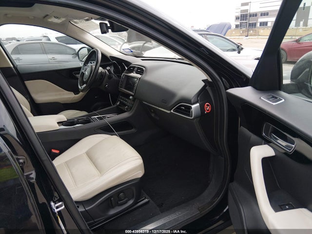 2017 JAGUAR F-PACE SADCK2BVXHA890433 Photo 4