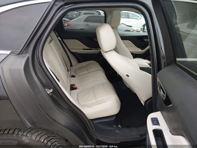 2017 JAGUAR F-PACE SADCK2BVXHA890433 Photo 7