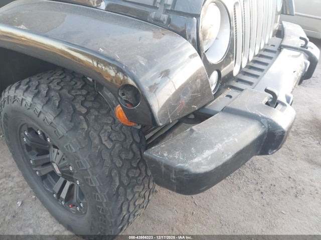 1C4HJWEG7JL873463 Jeep Wrangler Jk Unlimited Sahara