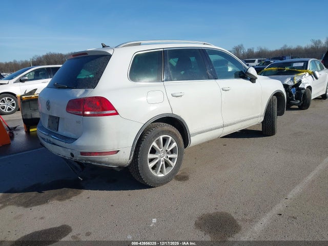 2014 VOLKSWAGEN TOUAREG WVGEF9BP2ED005750 Photo 3
