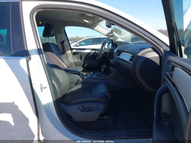 2014 VOLKSWAGEN TOUAREG WVGEF9BP2ED005750 Photo 4