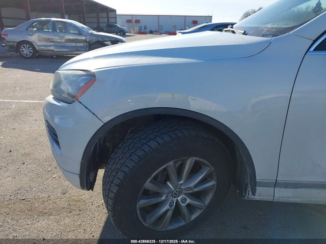 2014 VOLKSWAGEN TOUAREG WVGEF9BP2ED005750 Photo 5