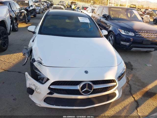 W1K3G4EB9NJ341964 Mercedes-Benz A 220