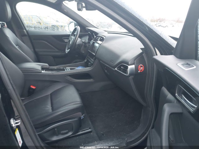 2018 JAGUAR F-PACE SADCJ2FX5JA325530 Photo 4