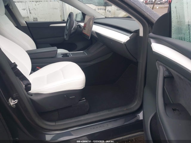 2024 TESLA MODEL Y 7SAYGDEE6RF044581 Photo 4