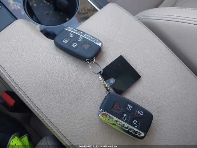 2017 JAGUAR F-PACE SADCK2BV2HA890328 Photo 10