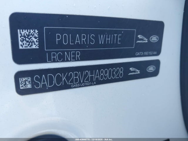 2017 JAGUAR F-PACE SADCK2BV2HA890328 Photo 8