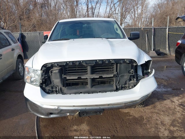 43956825 :رقم المزاد ، 1C6RR6TT4JS147151 vin ، 2018 Ram 1500 Slt  4x2 6'4 Box مزاد بيع