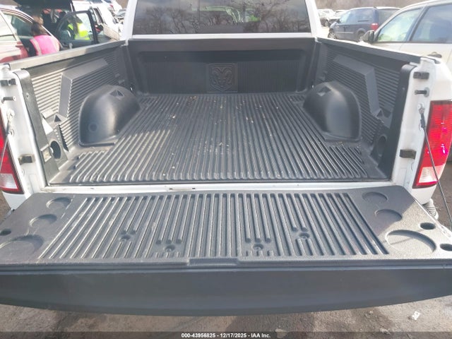 43956825 :رقم المزاد ، 1C6RR6TT4JS147151 vin ، 2018 Ram 1500 Slt  4x2 6'4 Box مزاد بيع