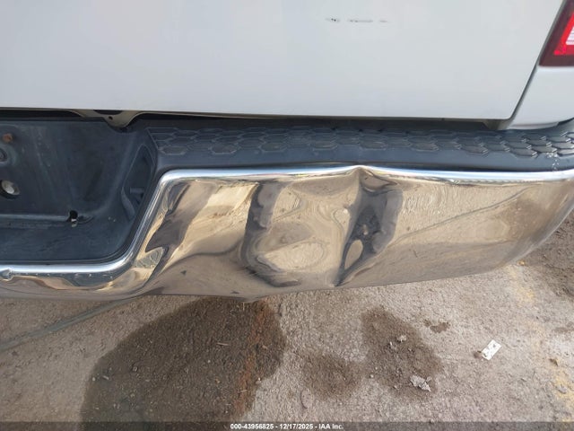 43956825 :رقم المزاد ، 1C6RR6TT4JS147151 vin ، 2018 Ram 1500 Slt  4x2 6'4 Box مزاد بيع