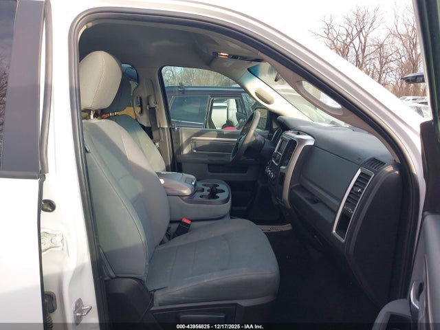 43956825 :رقم المزاد ، 1C6RR6TT4JS147151 vin ، 2018 Ram 1500 Slt  4x2 6'4 Box مزاد بيع