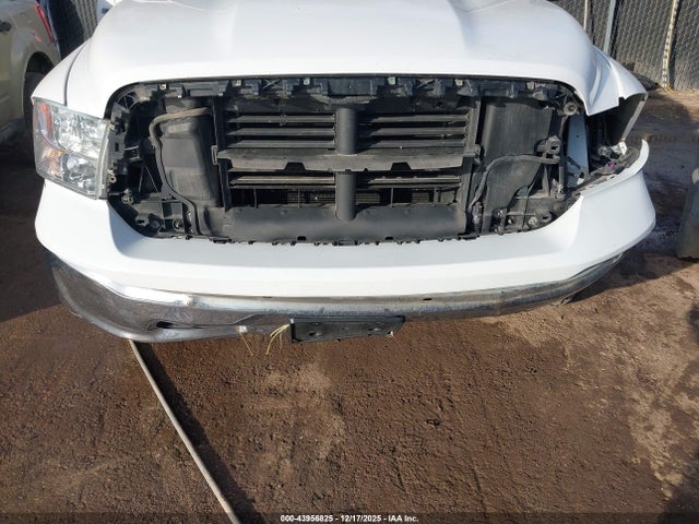 43956825 :رقم المزاد ، 1C6RR6TT4JS147151 vin ، 2018 Ram 1500 Slt  4x2 6'4 Box مزاد بيع