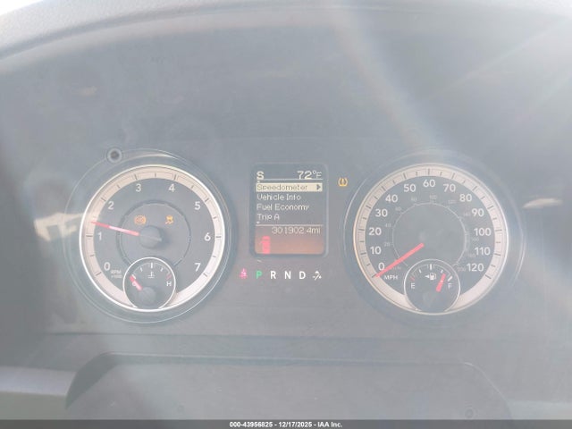 43956825 :رقم المزاد ، 1C6RR6TT4JS147151 vin ، 2018 Ram 1500 Slt  4x2 6'4 Box مزاد بيع