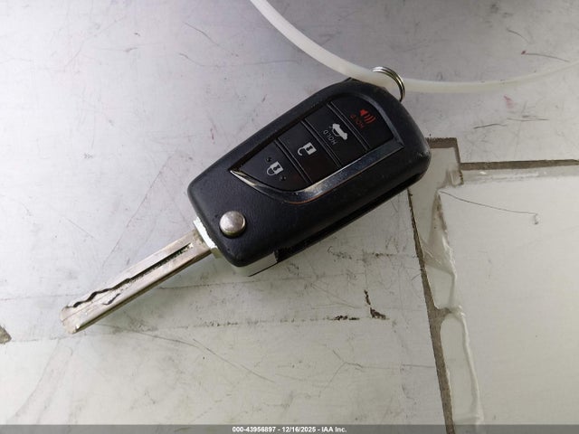 4T1C11AK8MU552274 Toyota CAMRY LE